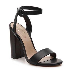 Black block heel with strap ⚫️ SUPER COMFORTABLE!